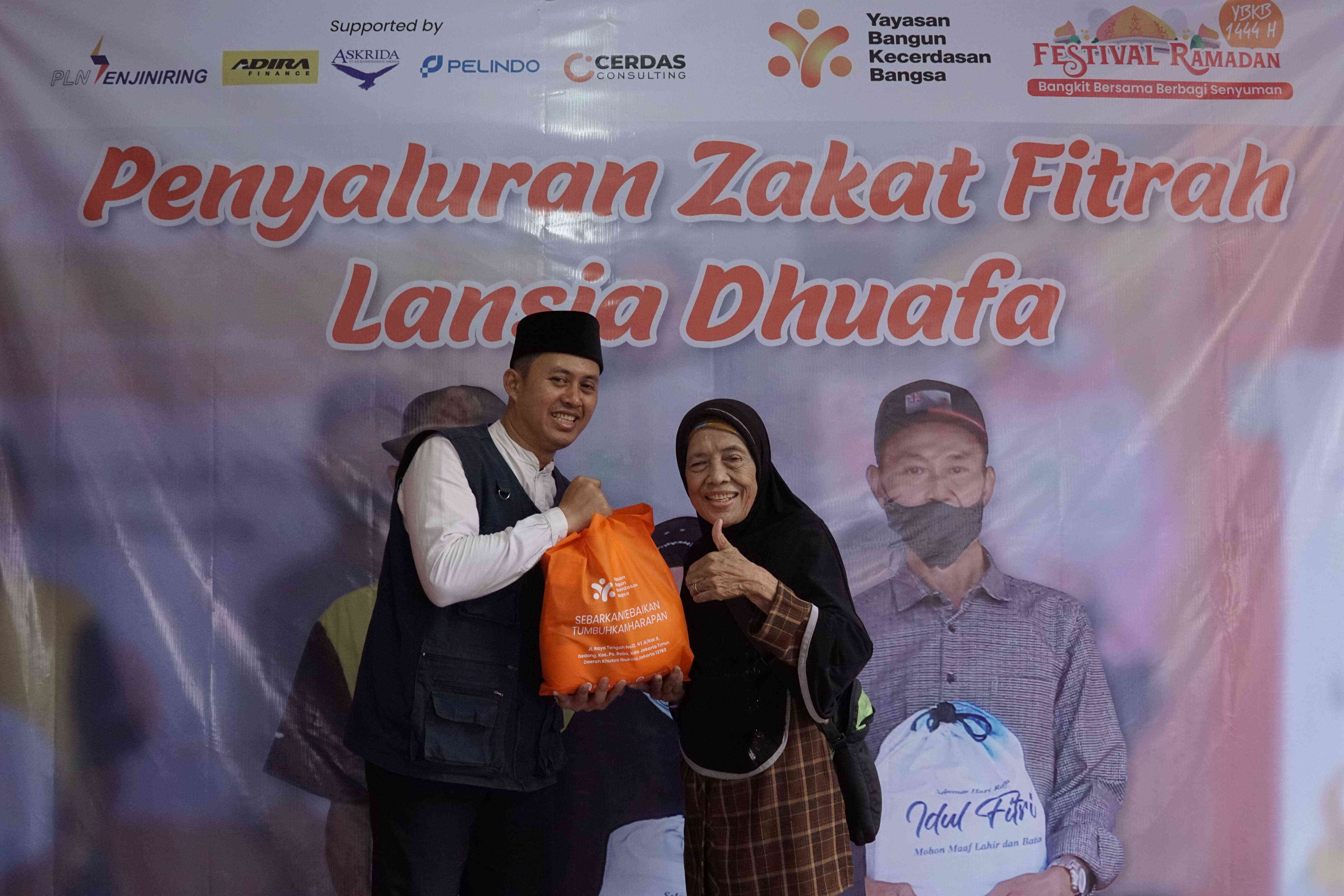 penyaluran zakat fitrah lansia ybkb